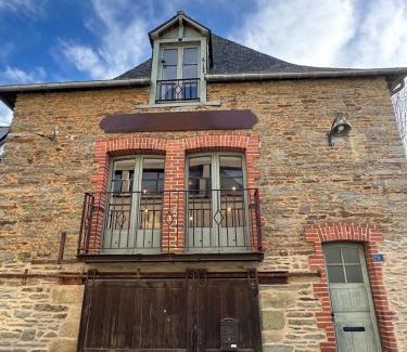 Josselin House | Ombre et Oust