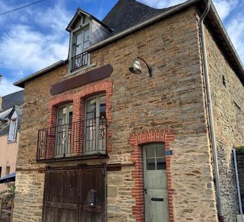 Josselin House | Ombre et Oust