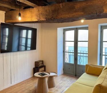 Josselin House | Ombre et Oust