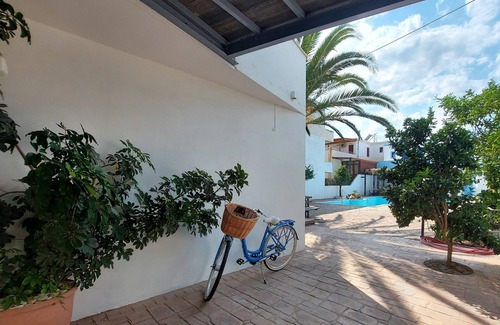 Anaxos Apartment | Omega Rooms Anaxos family run apartments with pool just 400m to the beach