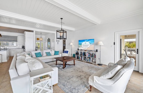 Treasure Beach Village House | OMG By the Sea- 3BR Home in the Plantation- Sleeps 12, Pet Friendly, Beachfront!