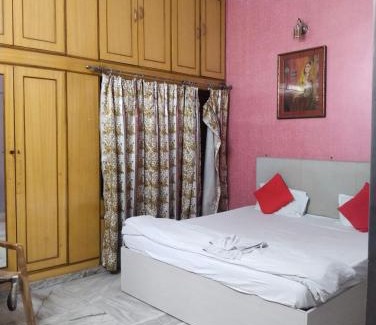 Patia Hotel | Omm Sai Plaza Near Infocity by Mor Services