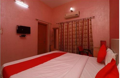 Patia Hotel | Omm Sai Plaza Near Infocity by Mor Services