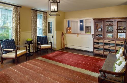 Bretton Woods Hotel | Omni Bretton Arms Inn at Mount Washington Resort