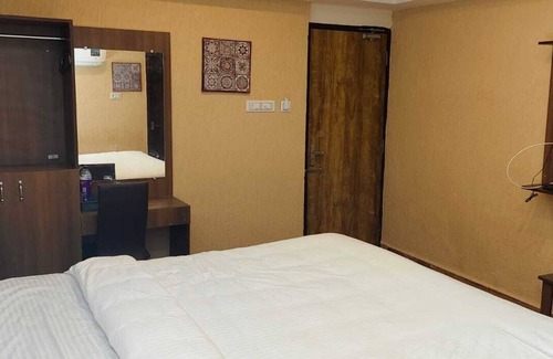 Kelambakkam Hotel | OMR GRAND INN