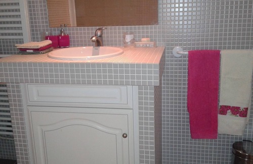 Leiria Bed & Breakfast | On a hill in the middle of nature overlooking Leiria castle near city center.