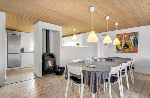 Argab House | On a narrow spot on Holmsland Klit, the thatched vacation home awaits you.