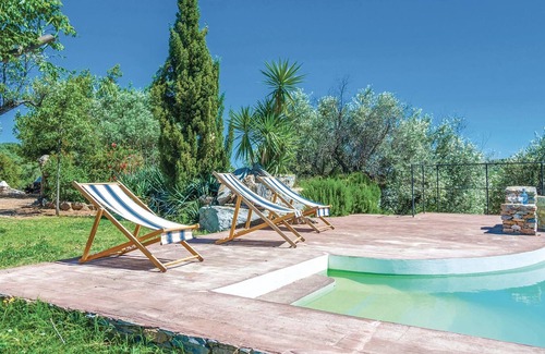 Constantina House | On a small hill in the mountains of Constantina, you will find this lovely vacation finca with a spe