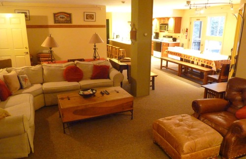 Killington Ski Chalet | On access road to ski slopes private setting, walk distance to restaurants, bar