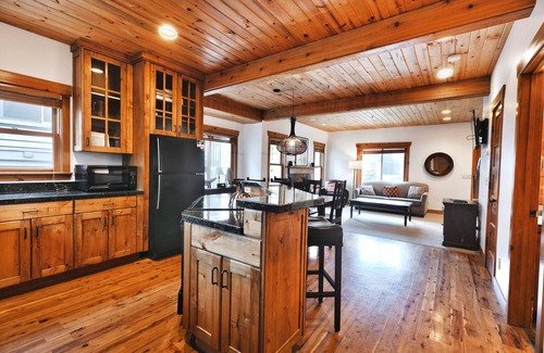 Deer Valley House | On Deer Valley Drive - Easy Walk/Shuttle to Skiing and Main St.