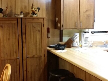 Almond House | On Golden Pond Chalet 3 Bdr 3 Bath Hot Tub WIFI 2 HD TVS