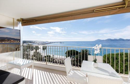 Cannes Apartment | On La Croisette deluxe 2 bedrooms 2 baths