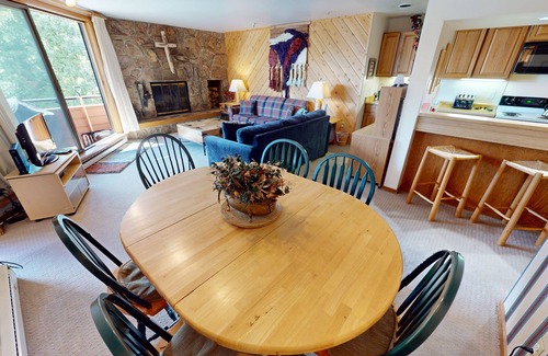 Dillon Condo | On Lake, Rec Path- Pool, Hot Tubs, Deck - Walk to Marina, Concerts