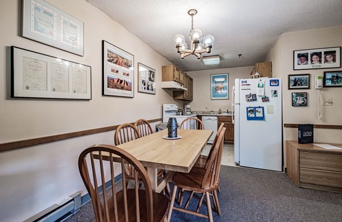 Sunday River Area Condo | On Mountain two bedroom unit sleeping 8