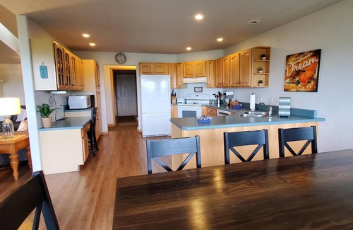 Holiday Island House | ON MOUNTAINTOP with amazing lake and island views!