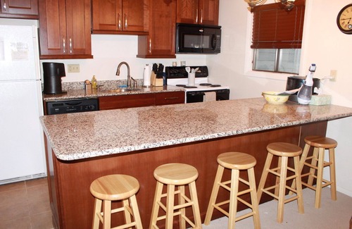Ludlow House | On Okemo and steps Sachem trail!