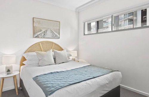 Kangaroo Point Apartment | On Point! 2Bed/2Bath/1Car < 2kms to CBD