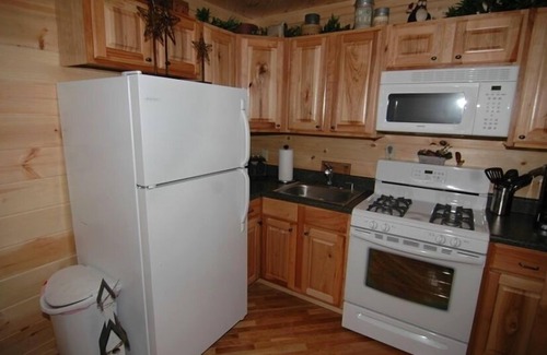 Gatlinburg Cabin | On River and Minutes to dwntwn Gatlinburg w/WIFI, Sauna and Hot Tub