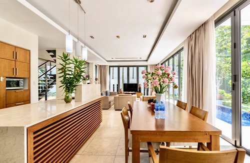 Ngu Hanh Son Villa | On sale! Serene retreat beachside 3 BR villa w/workspace and bathtubs