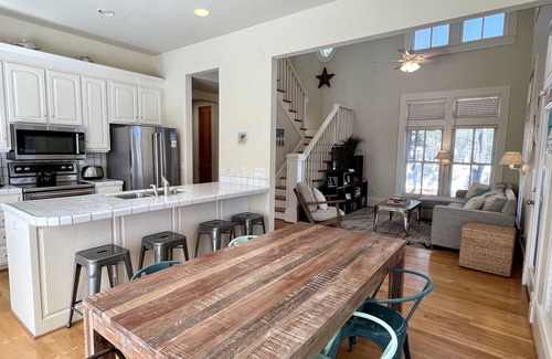 Seaside House | On Seaside Ave. Lock Off w/Amazing Porches, Steps to Beach + 2 Adult Bikes!