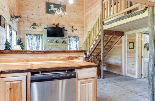 Cosby Cottage | On-site Creek Access: Pet-friendly Cosby Cabin!