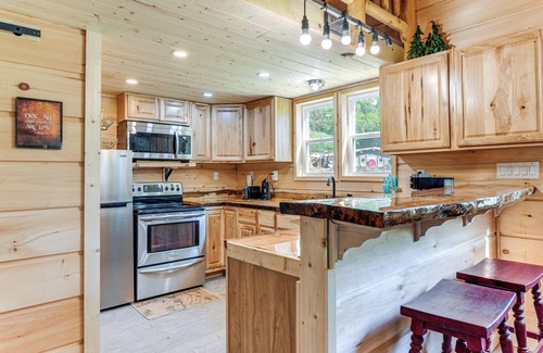Cosby Cottage | On-site Creek Access: Pet-friendly Cosby Cabin!