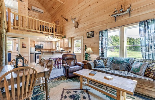 Cosby Cottage | On-site Creek Access: Pet-friendly Cosby Cabin!