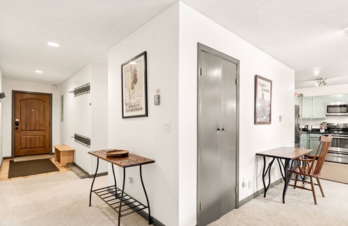 Peak 8 Condo | On Ski Run; Hot Tubs; Snowflake Lift