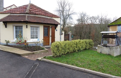 Voutenay-sur-Cure House | On the banks of the Cure, small house in the countryside