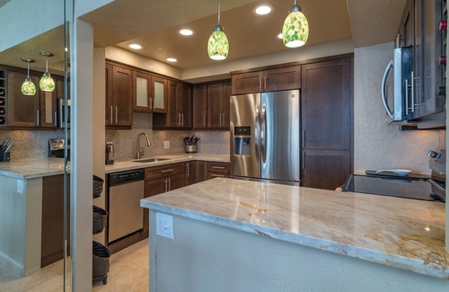 Hollywood South Central Beach Condo | On The Beach ! 2 Minutes to Exquisite Dinning and Shopping