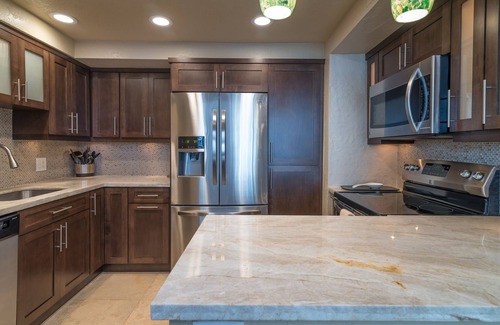 Hollywood South Central Beach Condo | On The Beach ! 2 Minutes to Exquisite Dinning and Shopping