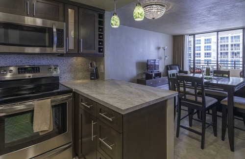 Hollywood South Central Beach Condo | On The Beach ! 2 Minutes to Exquisite Dinning and Shopping