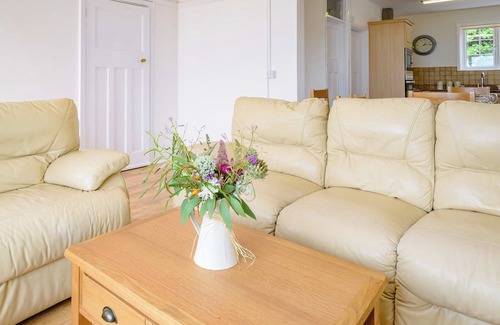 Downderry Cottage | On The Beach, East Yardley House -.