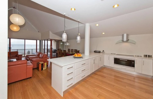Glenelg North Apartment | On The Beach - Glenelg, Sea Views, Cafes, Shopping