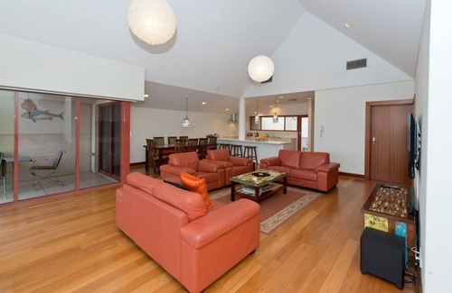 Glenelg North Apartment | On The Beach - Glenelg, Sea Views, Cafes, Shopping