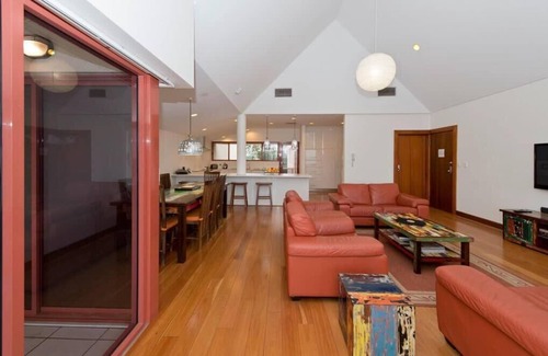Glenelg North Apartment | On The Beach - Glenelg, Sea Views, Cafes, Shopping