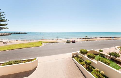 Glenelg North Apartment | On The Beach - Glenelg, Sea Views - close to Cafes, Shopping