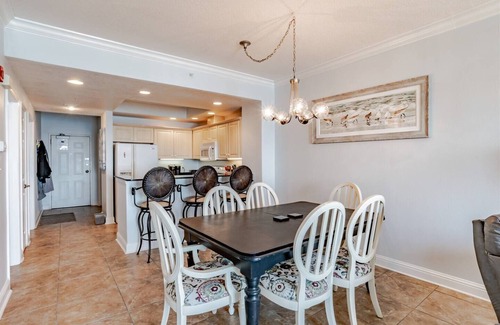 Gulf Shores Condo | On The Beach-Great View- 1 Mile To Hangout-Hot tub