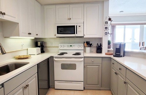 Rockaway Beach Condo | ON the beach in Rockaway with panoramic views!