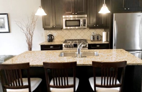 Westbank Condo | On the Beach/Lake, Heated Pool, Paddle Boards, Dbl Kayak, Boat Slip, Wine Trail