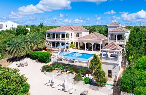 The Valley Villa | ON THE BEACH - Ultra Luxury Villa, Sleeps 12, Pool, Hot-tub, Fire-Pit, Gym, …
