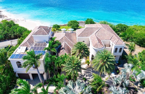 The Valley Villa | ON THE BEACH - Ultra Luxury Villa, Sleeps 12, Pool, Hot-tub, Fire-Pit, Gym, …