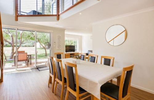 Quindalup Villa | ON THE BEACH - Villa over the road from the beach