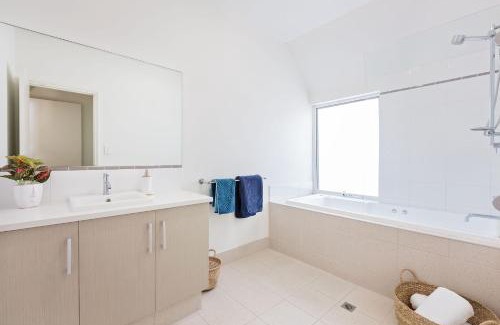 Quindalup Villa | ON THE BEACH - Villa over the road from the beach