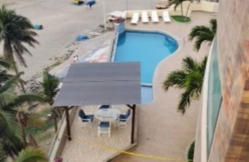 Manta Condo | On the Beach! - walk to the mall and restaurants! Great for remote workers