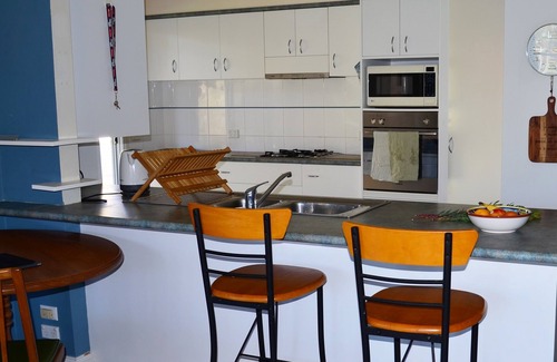 Rocklands House | On the edge of Rocklands Reservoir at Glendinning, 4 bedroom home, spacious deck