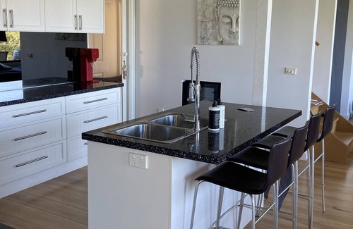 Lake Eildon House | On the Lake Goughs Bay Relax in the spa and watch fun on the lake.