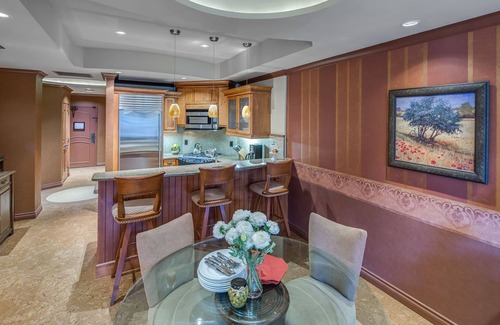 Kelowna Central Business District Condo | ON THE LAKE-Royal Kelowna Residence Club- Secured Boat Moorage available!