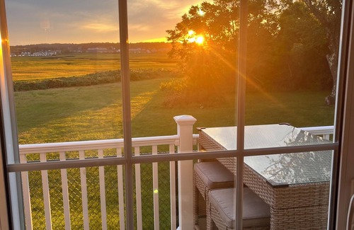Wells Beach House | On the marsh Wells Beach house, 3 min walk to beach & convenient to everything!