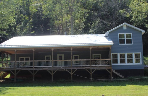 Bellepoint House | On the New River, Huge Porch, Well-Equipped Kitchen, WiFi, Pet-Friendly